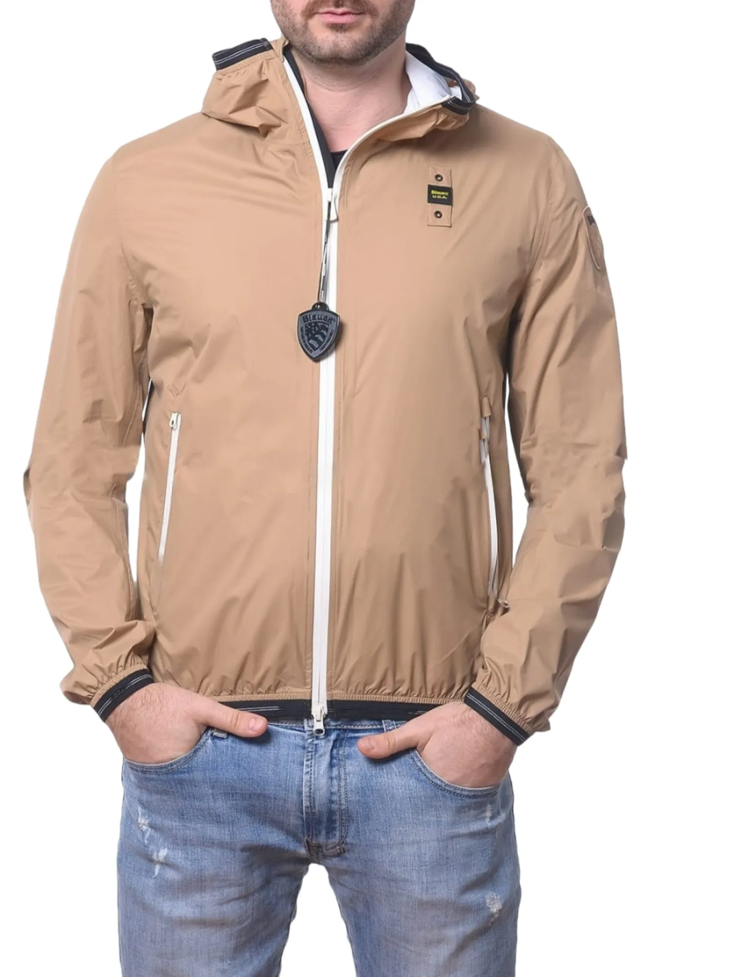 Blauer giubbino corto leggero con cappuccio color cammello