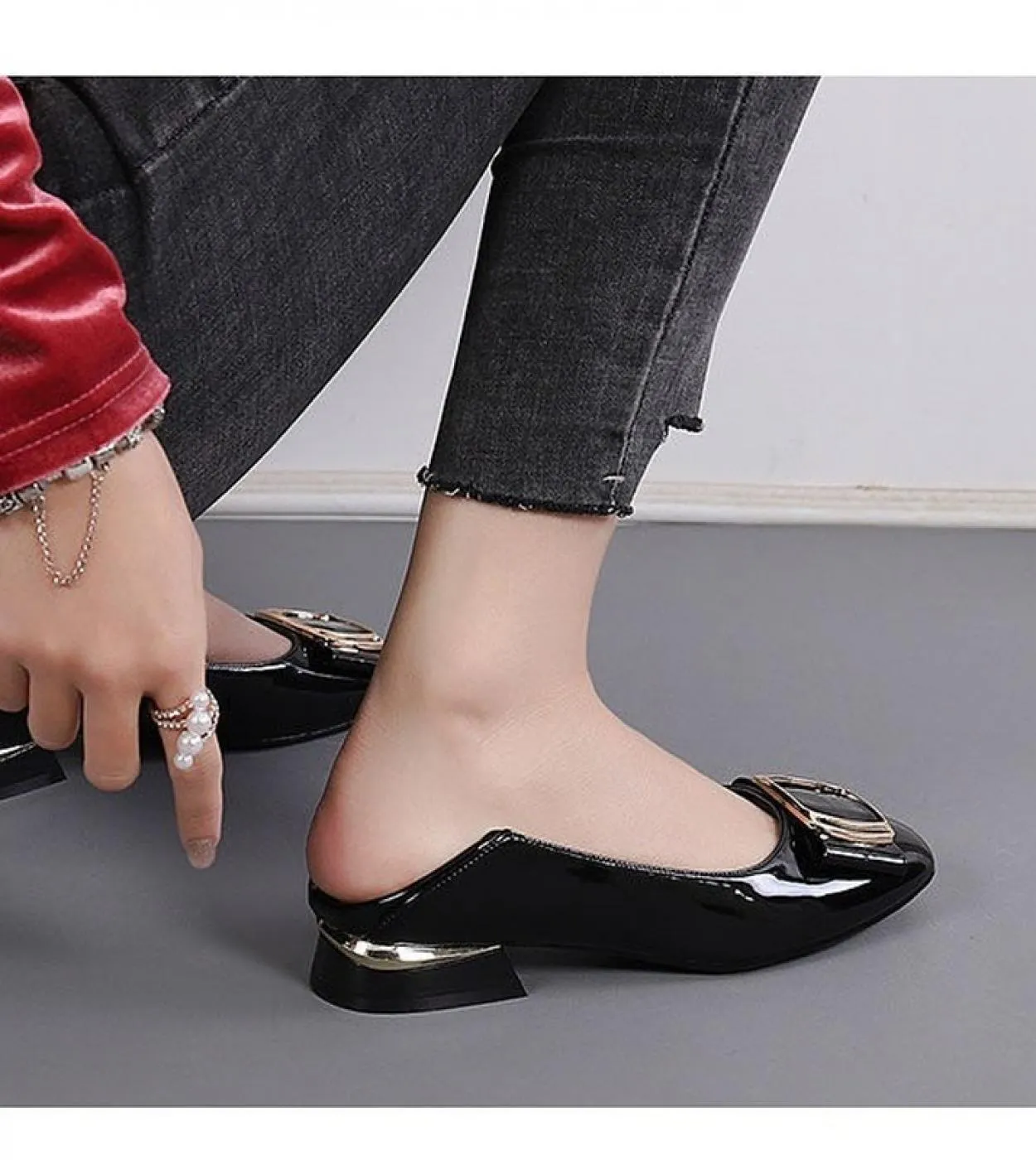 Décolleté con tacco quadrato da donna con punta tonda dolce e comfort freddo per décolleté eleganti con tacco elegante in pelle