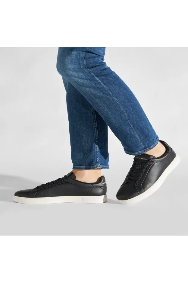   Emporio Armani     Emporio Armani Sneakers    