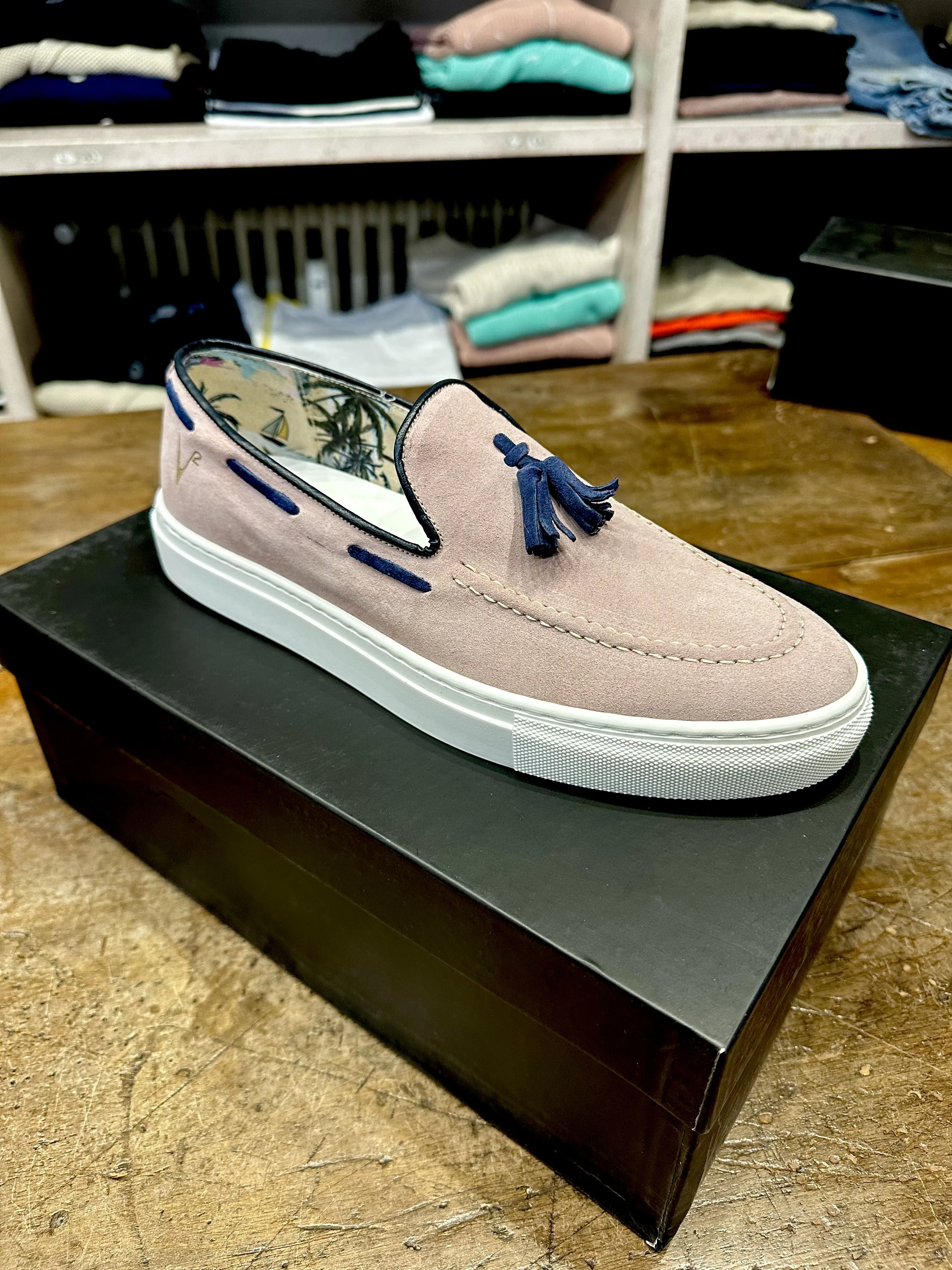 Mocassino V2 suola bassa con nappine color Rosa Cipria