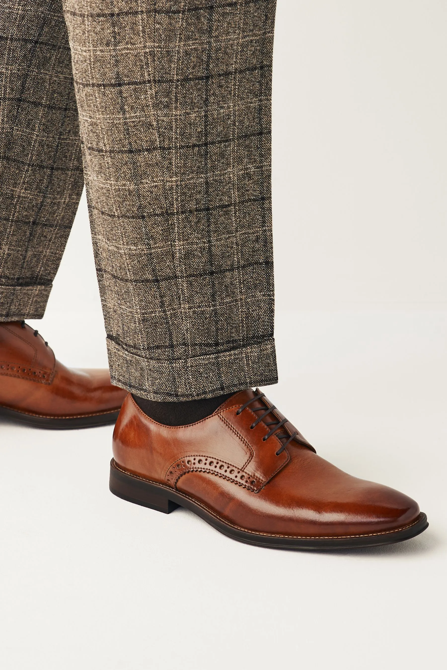 Scarpe Derby in pelle con suola a contrasto    