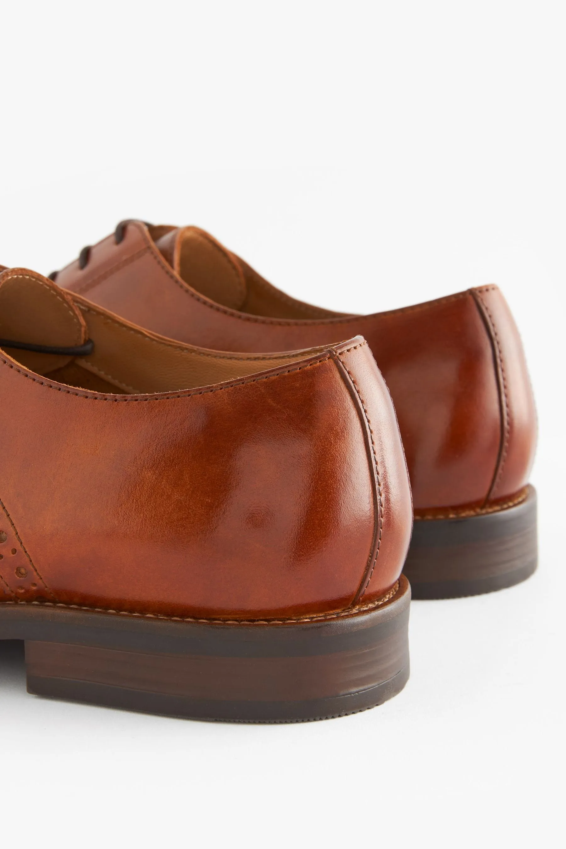 Scarpe Derby in pelle con suola a contrasto    