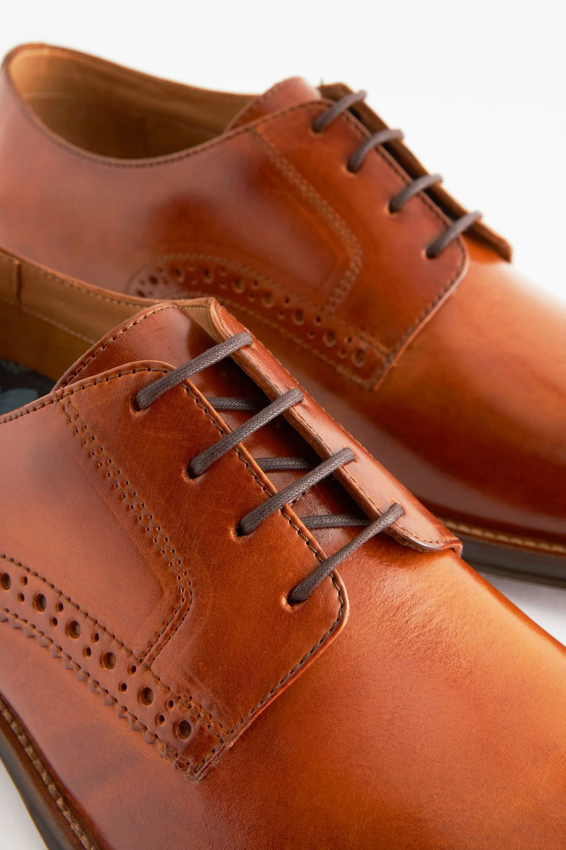 Scarpe Derby in pelle con suola a contrasto    