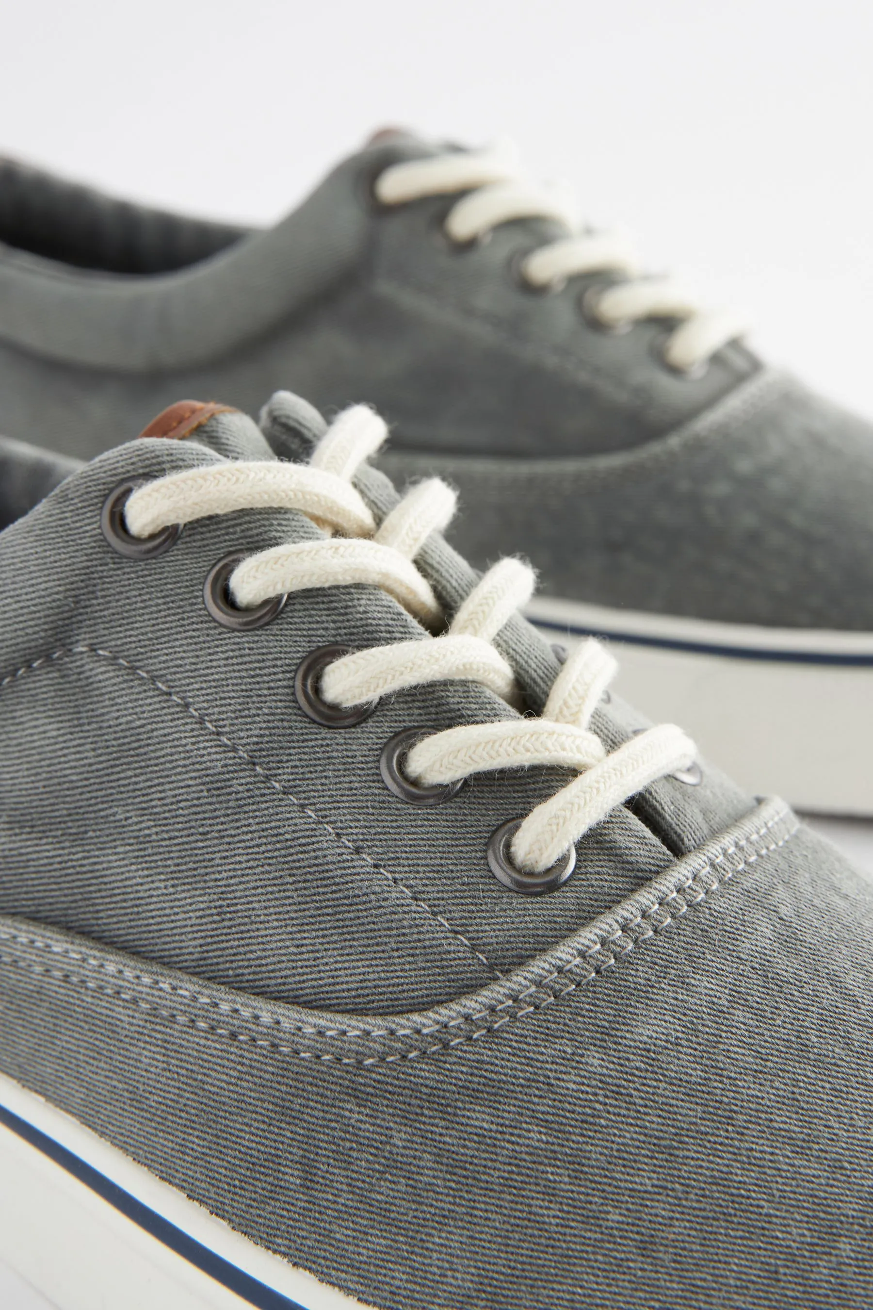 Sneakers di tela classiche