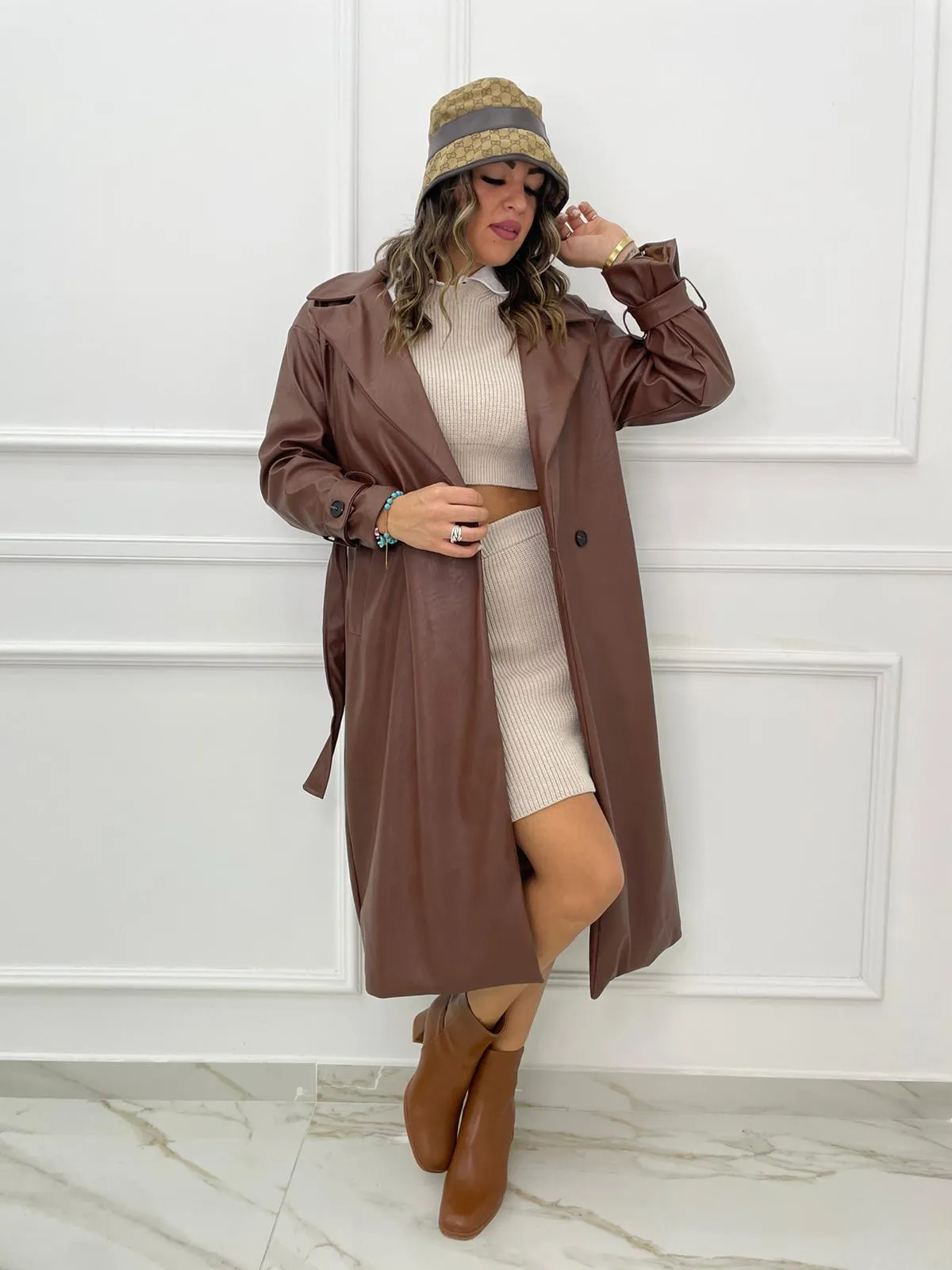 Trench eco pelle con cintura in vita