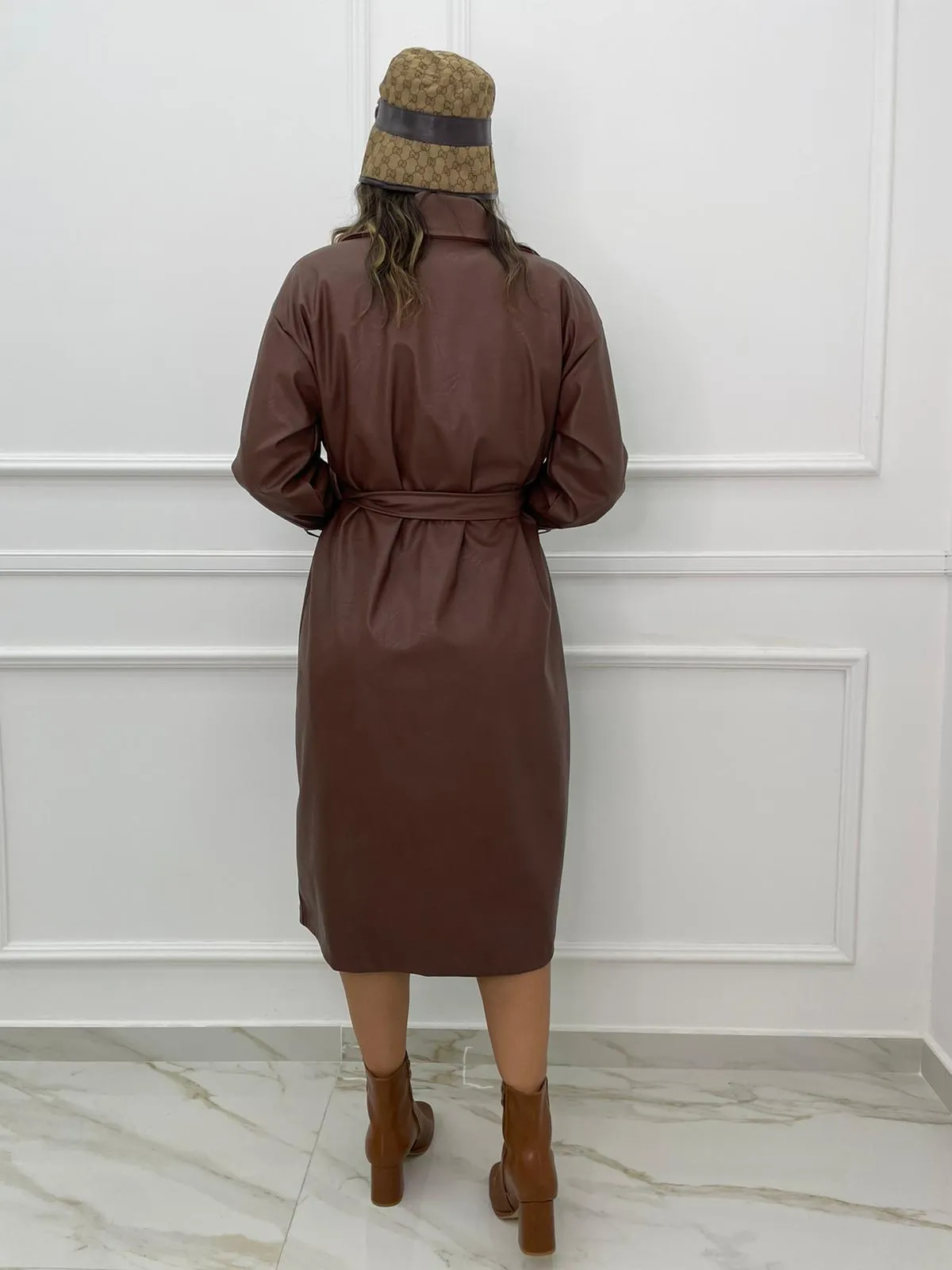 Trench eco pelle con cintura in vita